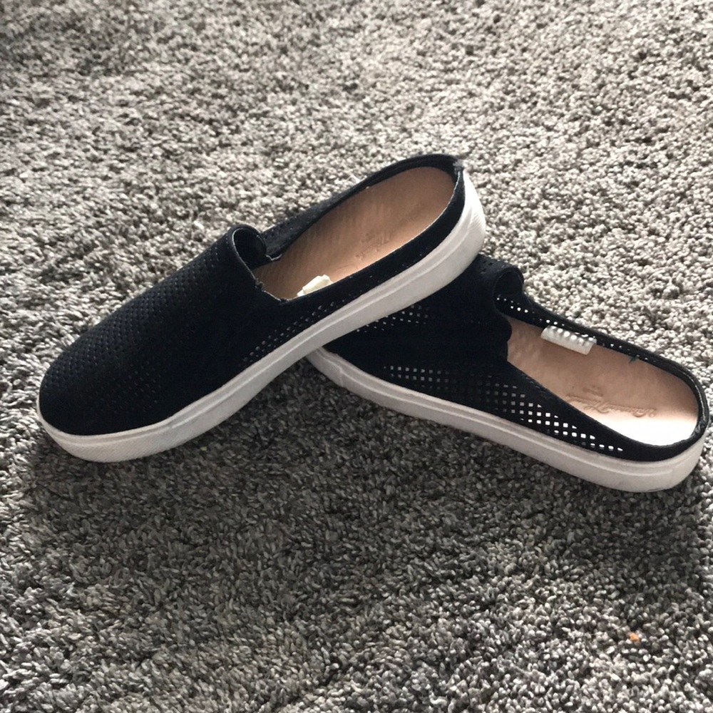 Universal Thread slip in sneaker